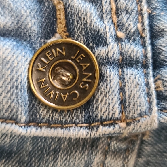 Calvin Klein 23 Inch Crops with Porkchop Pocket Distressed Denim Jeans - Size 10 - Picture 8 of 12